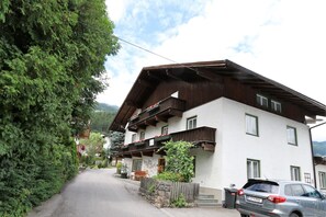 House | Exterior - Chalet in Fugen Near Spieljochbahn (Fuegen)