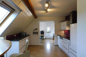 Apartment | Dapur peribadi | Cerek elektrik, pembakar roti 