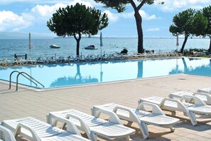Apartment | Pool | Outdoor pool