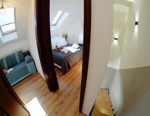 2 habitaciones, muebles diferentes y ropa de cama