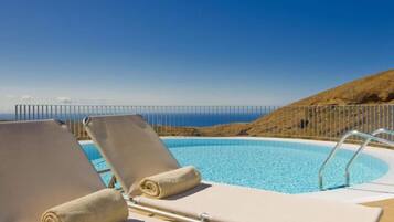 Villa | Pool | Indoor pool, outdoor pool