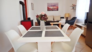 Apartment | Dining - Apartment in Starigrad Near Paklenica (Starigrad)
