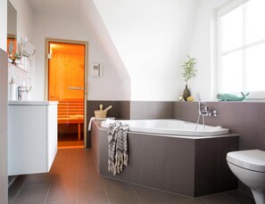 House | Bathroom | Towels - Haus am Bodden mit Sauna (Fuhlendorf)