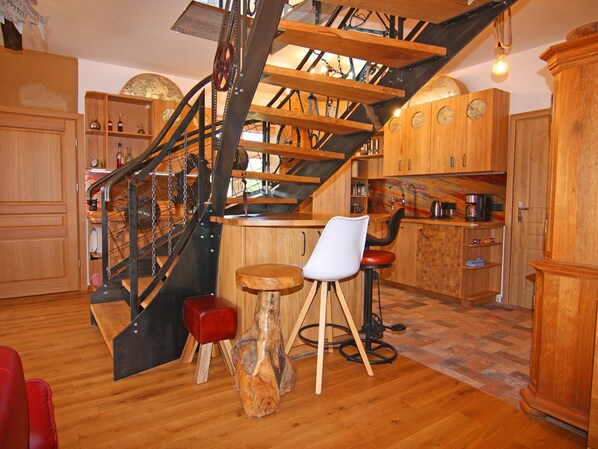 Appartement | Cuisine privée | Bouilloire électrique, grille-pain, chaise haute