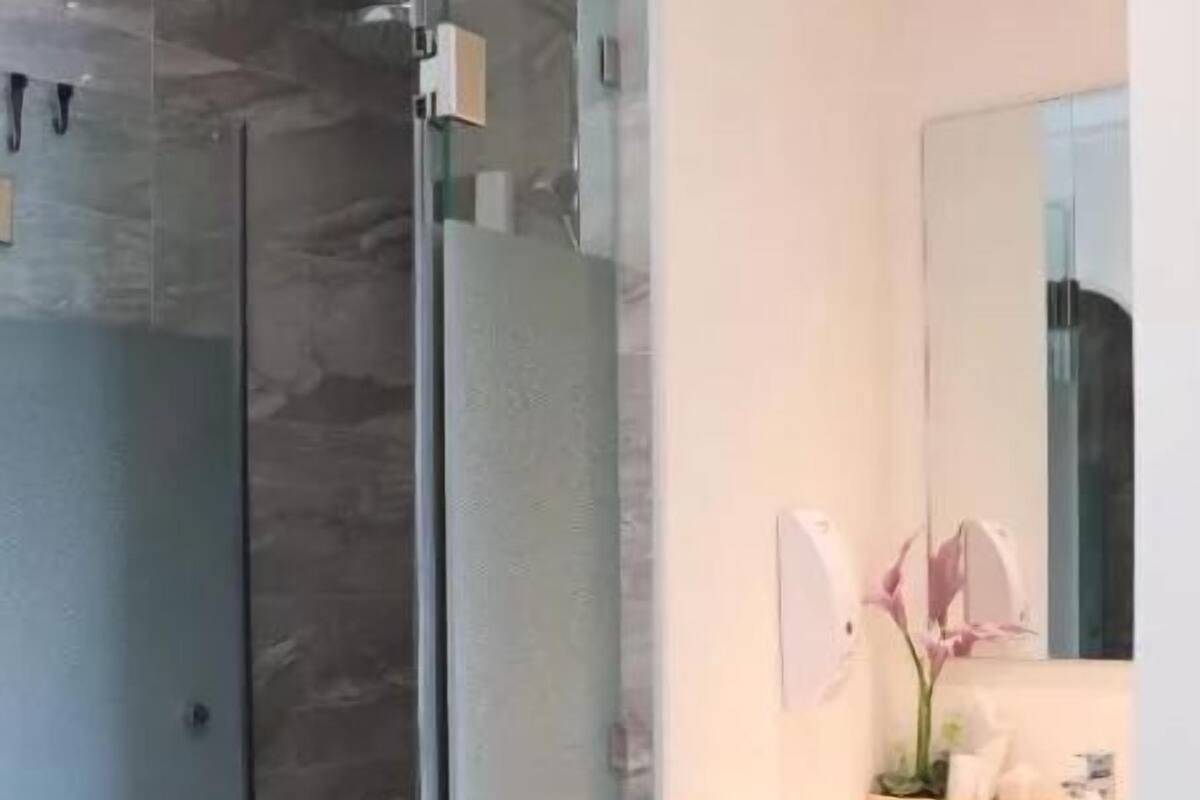 Bany | Sabatilles, tovalloles, sabó i xampú