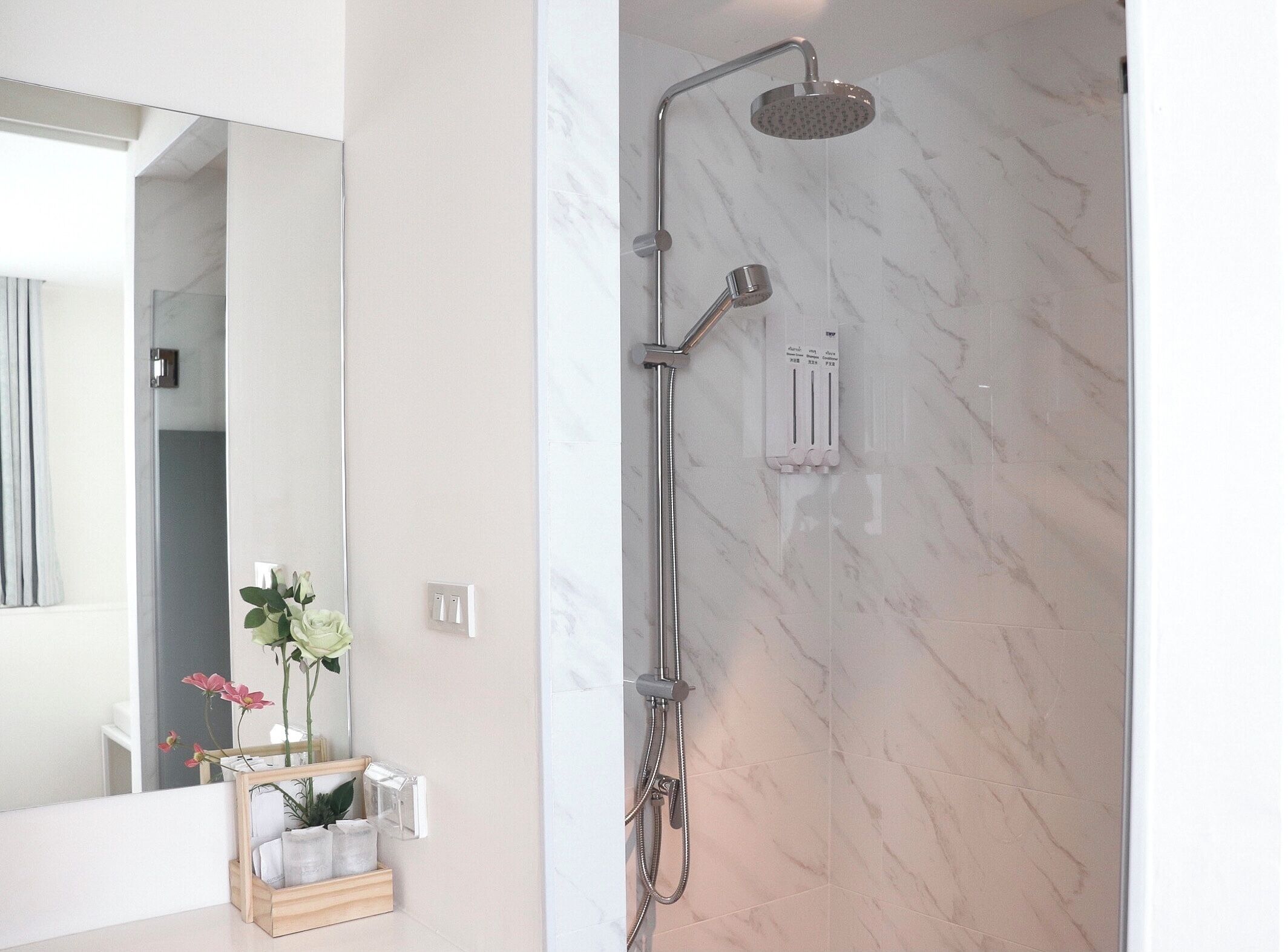 Superior Room | Bathroom | Slippers, towels, soap, shampoo