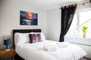 3 bedrooms - ESONGRACE Stays - Stylish quaint three bed home (Stoke-on-Trent)