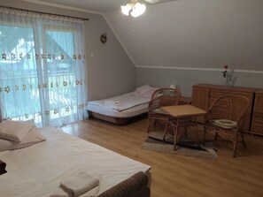 House | 3 bedrooms, individually furnished, bed sheets