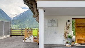 A building with a sign reading "HAUS FERIEN APARTMENTS 184". - Chalet in Neukirchen With Mountain Views (Neukirchen am Grossvenediger)