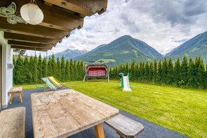 Apartment | Garden - Chalet in Neukirchen With Mountain Views (Neukirchen am Grossvenediger)
