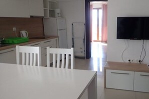 Apartment | Private kitchen - Holiday Home in Starigrad With Sea Views (Starigrad)
