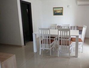 Apartment | Dining - Holiday Home in Starigrad With Sea Views (Starigrad)