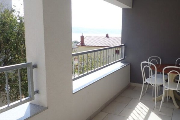 Apartment | Dining