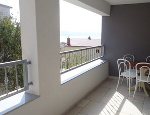 Apartment | Balcony - Holiday Home in Starigrad With Sea Views (Starigrad)