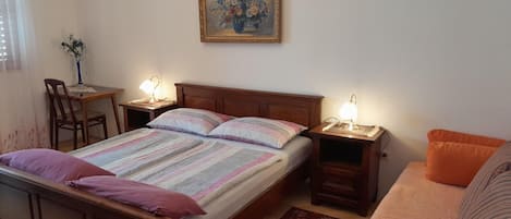 Apartment | 2 bedrooms, individually furnished, bed sheets