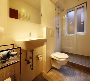 Apartment | Bathroom