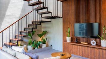 Villa | Oturma alanı | Kablolu TV kanalları bulunan 35 inç düz ekran televizyon