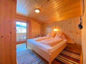 House | 5 bedrooms, individually furnished, bed sheets