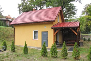 Exterior - Holiday Home With a Terrace, Right on the Lake (Ryn)