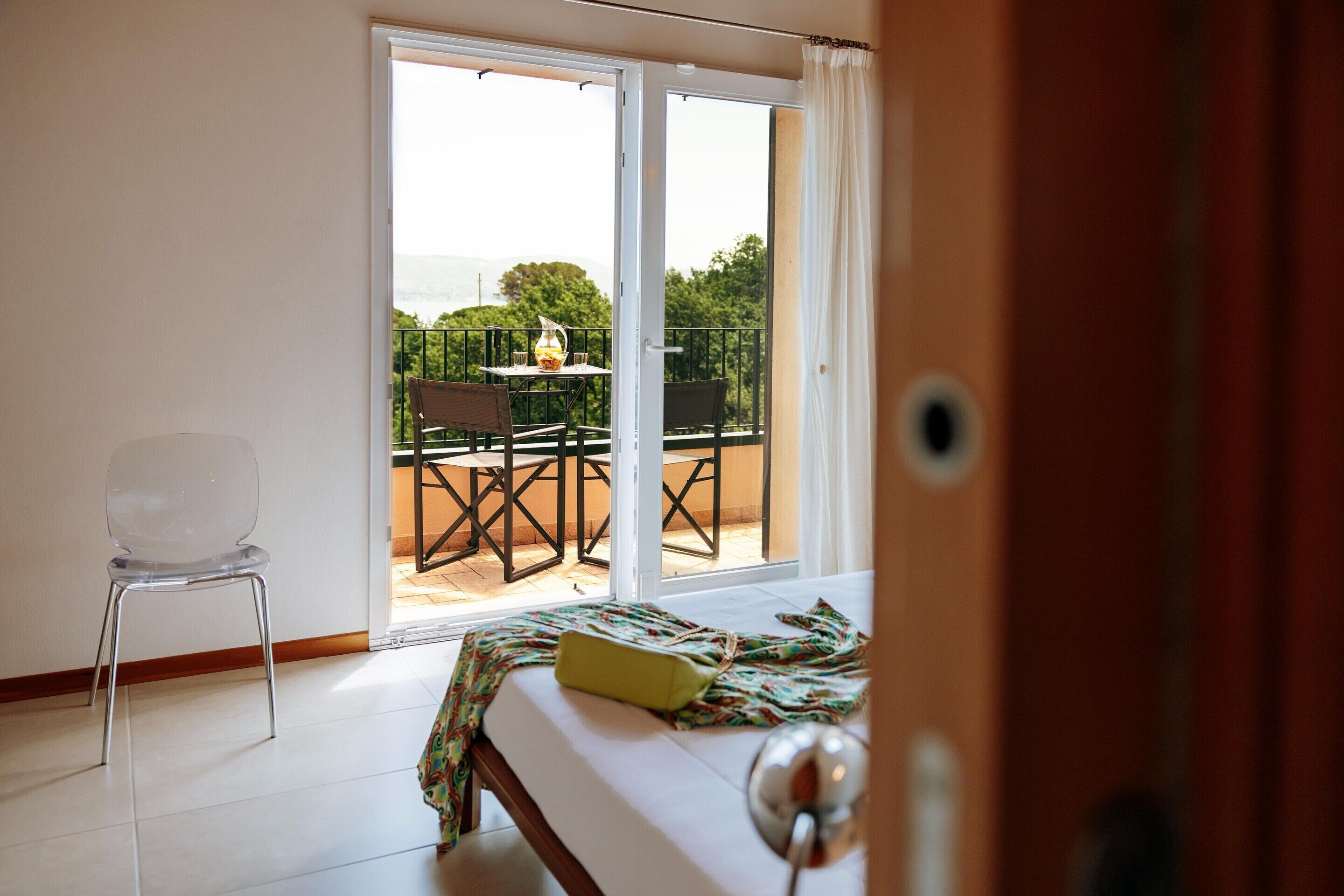 House | 1 bedroom, individually furnished