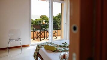 House | 1 bedroom, individually furnished