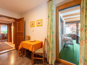 Apartment | Dining - Apartment in Fugen Near Spieljochbahn (Fuegen)