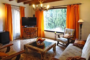 House | Living room | Fireplace - Holiday Home in Calpe With Private Pool (Calpe)