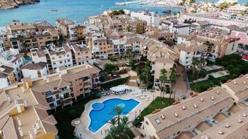 Apartment | Pool | Outdoor pool