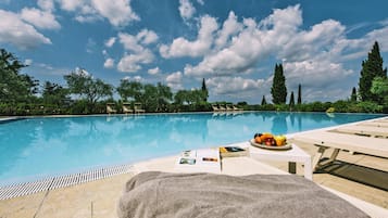Apartment | Pool | Outdoor pool