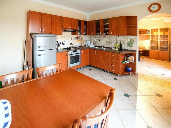 Apartment | Private kitchen - Villa in Starigrad Near Paklenica National Park (Starigrad)