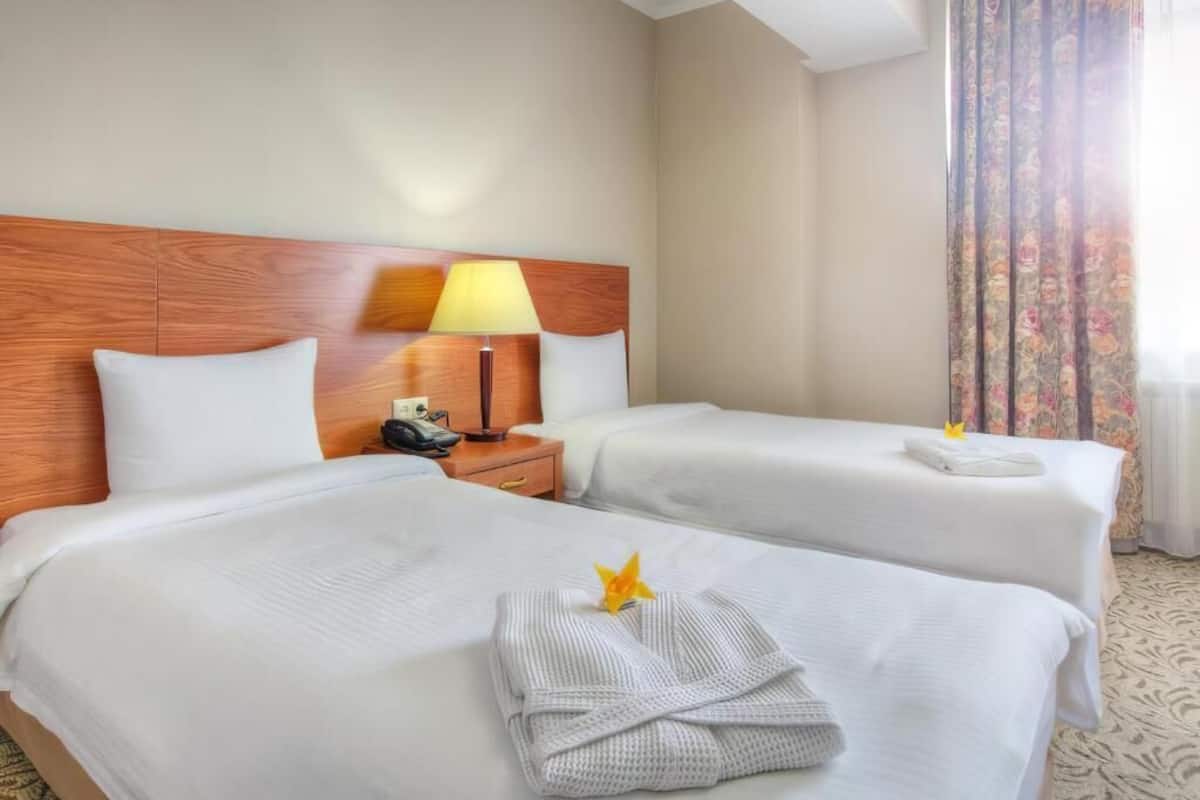 In-room safe, soundproofing, free WiFi