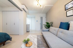 Flat-screen TV - UNAKITE 102 (Sapporo)