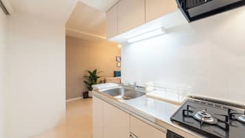 Fridge, stovetop, electric kettle, toaster