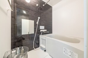 슬리퍼, 비데, 타월, 샴푸