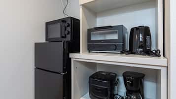 Fridge, stovetop, electric kettle, toaster