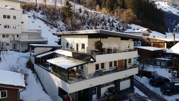 A modern two-story building with a flat roof, large windows, and a balcony. - Apartment in Hippach Near Mayrhofen Ski Area (Hippach)