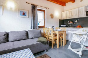 House | Private kitchen | Electric kettle, toaster, high chair
