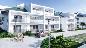 En moderne, høj boligbygning med altaner, en bil og folk som går forbi.