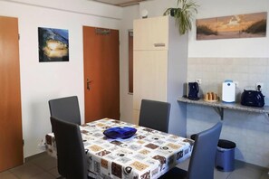 Private kitchen - Holiday Home in Katzowwith Garden (Katzow)