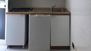 A compact kitchen with a built-in dishwasher, a stove, and a sink. - Baia dello Stretto (Reggio Calabria)