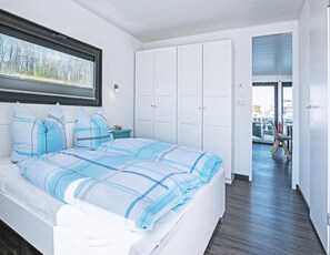 1 bedroom, individually furnished