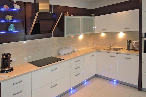 Private kitchen - Terraced Modern House in Miedzyzdroje (Miedzyzdroje)