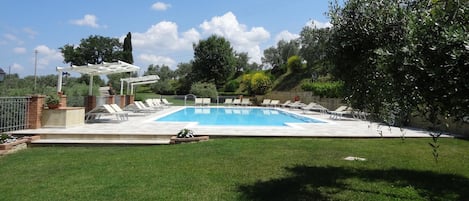 LĂ€genhet | Pool | Utomhuspool