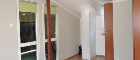 Huis | 2 slaapkamers, individueel gemeubileerd, beddengoed