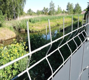 المنطقة المحيطة بالمنشأة