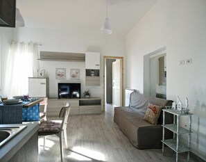 Apartment | Living room - Apartment in Ladispoli Near Tyrrhenian Sea (Ladispoli)