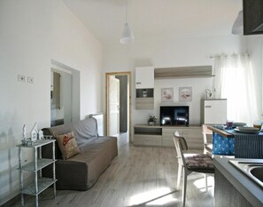 Apartment | Living room - Apartment in Ladispoli Near Tyrrhenian Sea (Ladispoli)