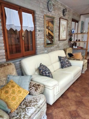 Living room - Farmhouse in Fano With Pool & Adriatic Views (Colli al Metauro)