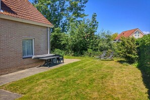 Outdoor dining - Bungalow in Breskens near Beach & Lighthouse (Breskens)