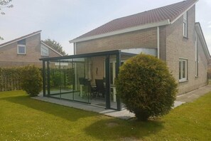 Exterior - Coastal Bungalow w/ Garden (Breskens)